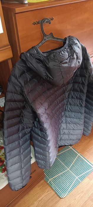 Продавам чисто ново пролетно яке 2ХЛ  с преливащ  цвят  сиво  и черно