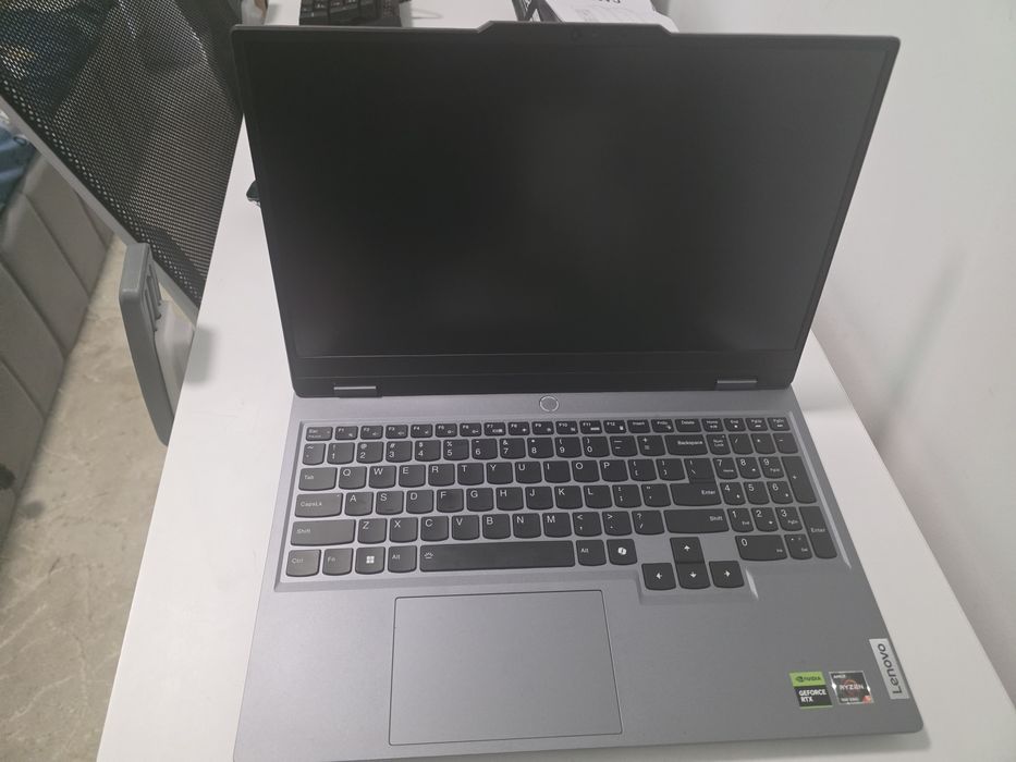 Vand laptop Lenovo gaming garanție 2ani cumpărat recent