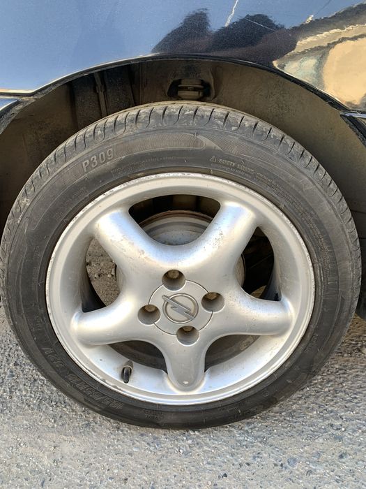 Opel tigra  машина
