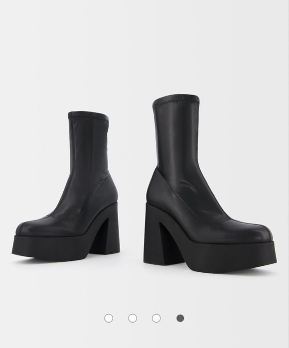 Боти на платформа Bershka