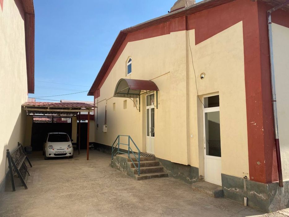 Katej sotiladi 5 xonali yevro remont qo'shimcha qurilish qilingan