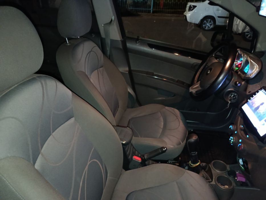 Свой, Chevrolet Spark 2020 г., белый, механика (89 000 км)