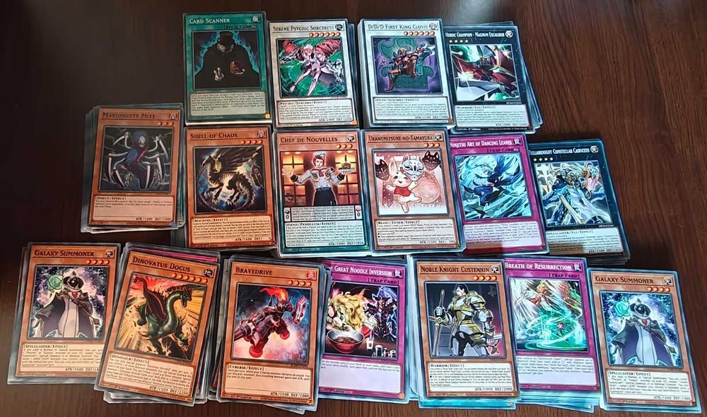 Vand 600 carti Yu-Gi-Oh originale 2021-2026 in Tins(cutii metalice)