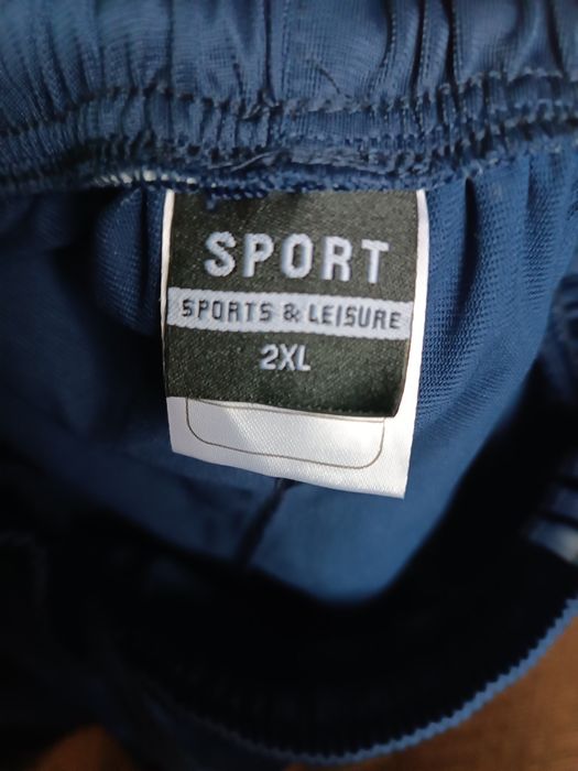 Продам спортивныи кастюм.