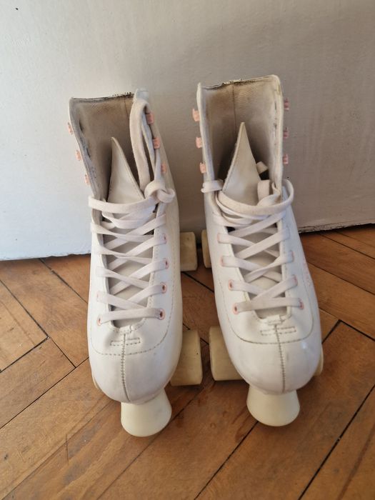 Ролкови кънки в бял цвят