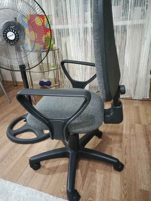 Продам стул офисный