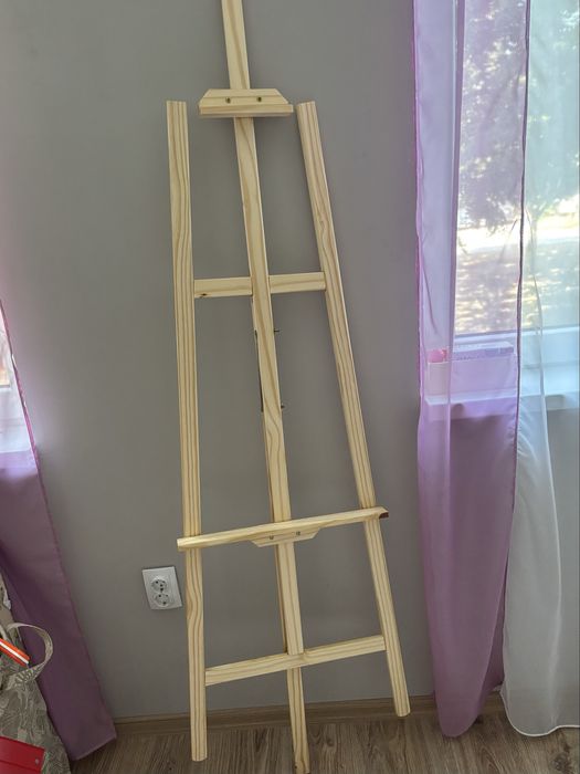 Дървен статив под наем