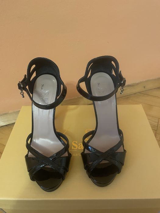 Лачени сандали с висок ток Sara Pen