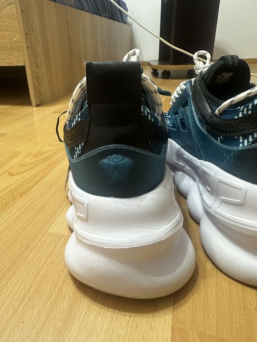 Adidasi chain reaction