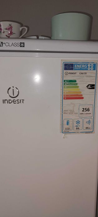 Frigider utilizat INDESIT clasa A+ 234 L (Frigider 150 L + Congelator 84) dimensiuni 173/55/53 cm / predare personală Timișoara