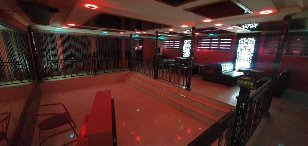 Raysentrda BroBar Kafe sotiladi