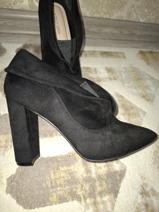 Замшевые ботильоны