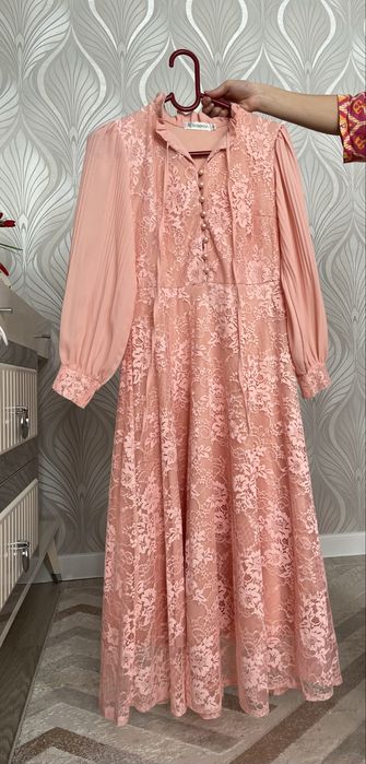 Женские платья.