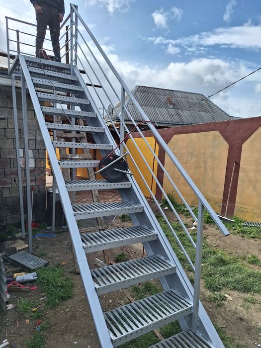 Scara metalica zincata 4828x9827