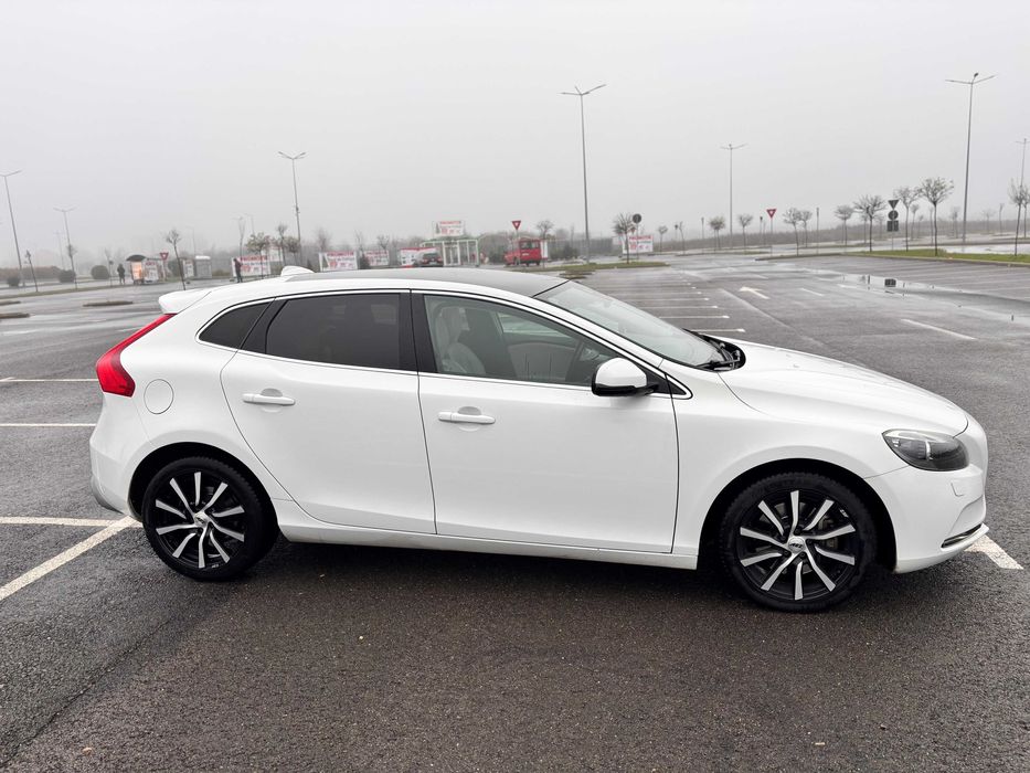 Volvo V40 D4 Summum 1984cm - 177cp - 5 cilindri