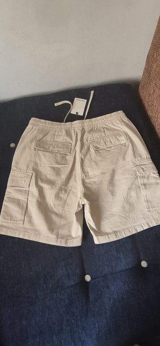 Pantaloni scurți Pull and bear L