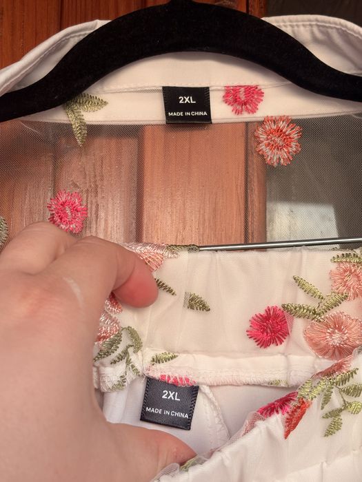 Compleu superb brodat