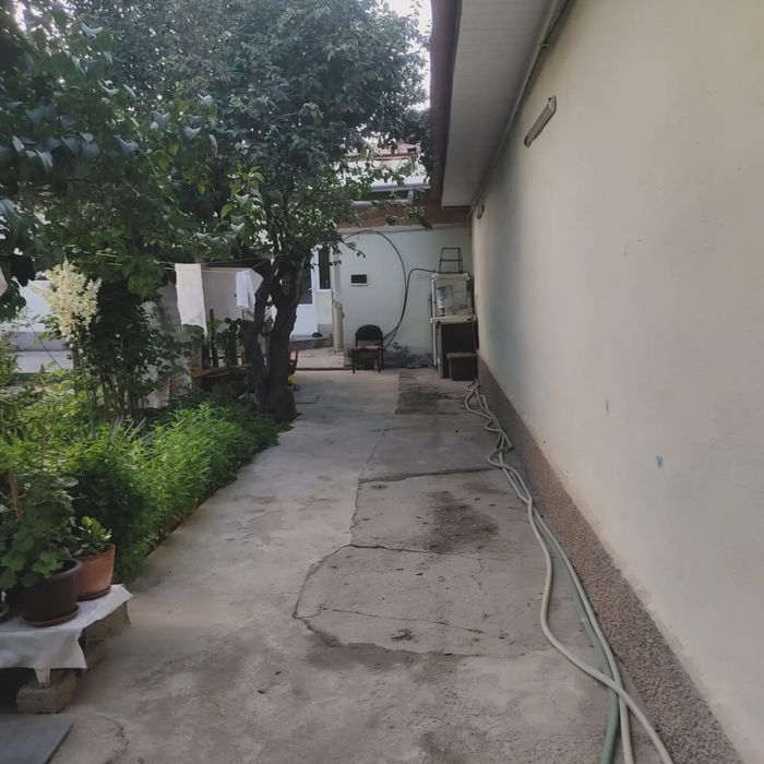 Срочно!!! Продается Орр: Бирлик Саккокий 5,5 соток Фасад 18,5*30