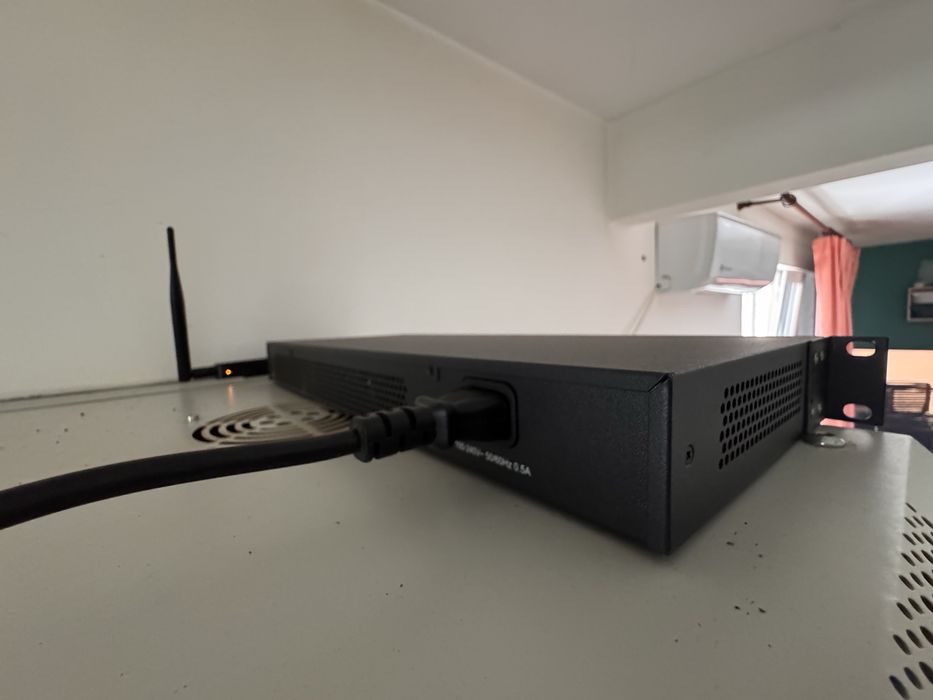 Switch TP-Link Omada SG3428X  24 porturi Gbe si 4 SFP+