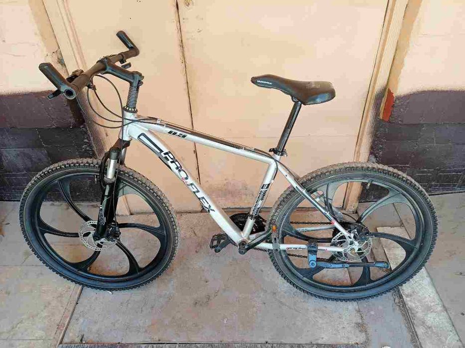 Велосипед сотилади,алюмин рама енгил,сака диска 26 размер