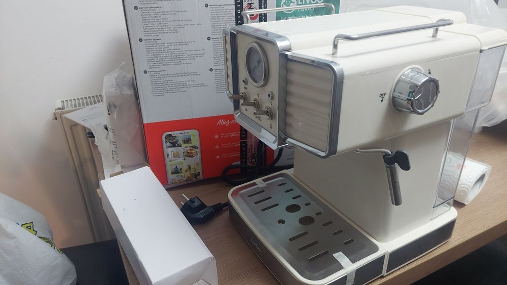 sigilat espressor manual Livoo dod174 , 15 bari , 1350w , duza spumat