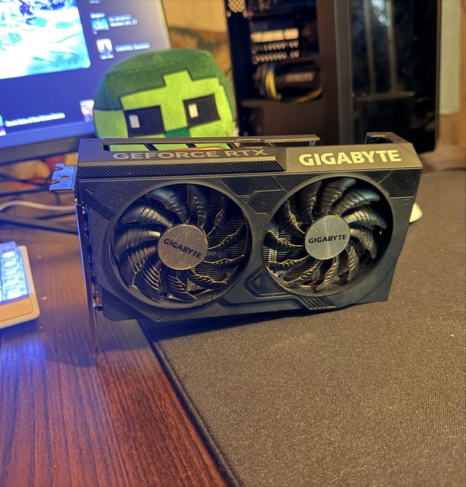 Rtx 4060 gigabyte windforce oc 8gb