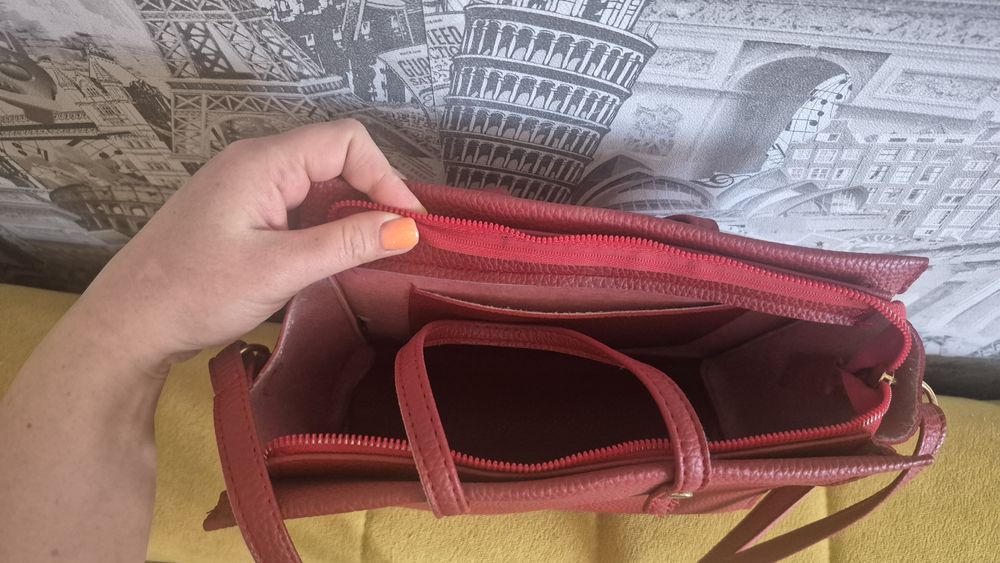 Продам сумочку бордовую