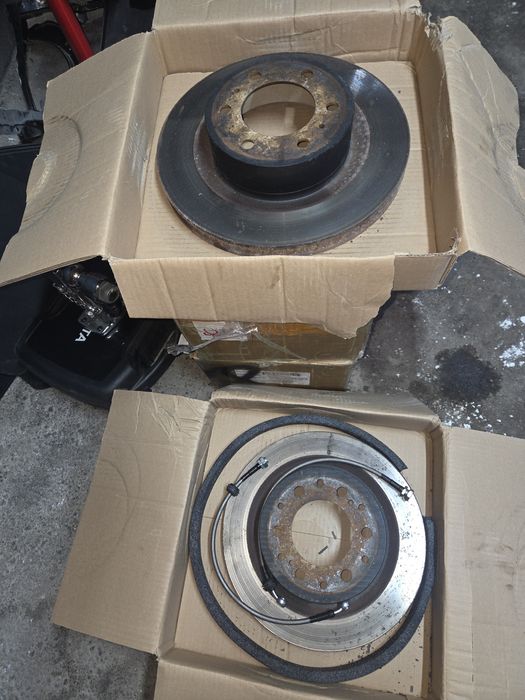 Продам тормозные диски и суппорта