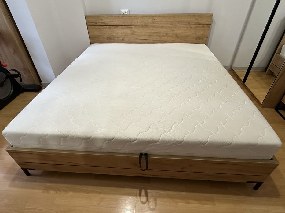 Кровать двуспальная