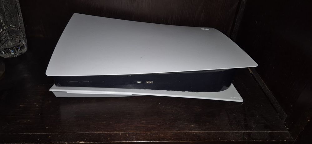Consola PS5 cu disc + cont