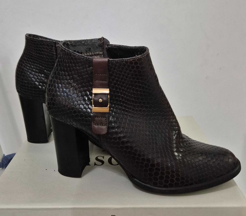 Botine piele lacuita Capricia