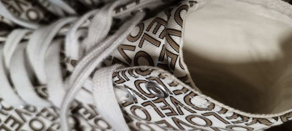 Високи кецове 39 номер.Нови.22лв.