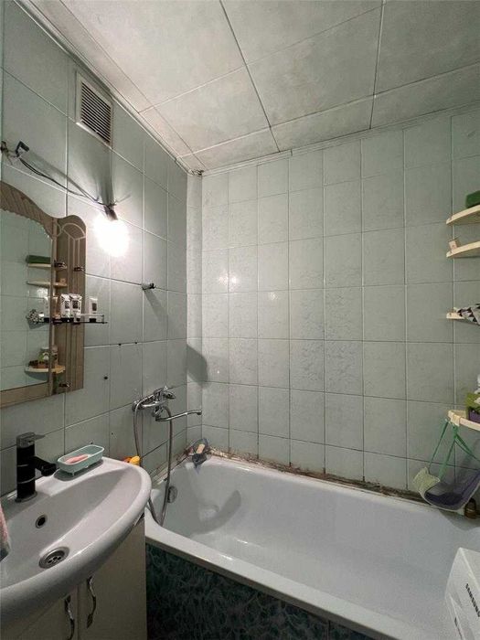 **Продам 3х студию улуч.план. в 68 квартале