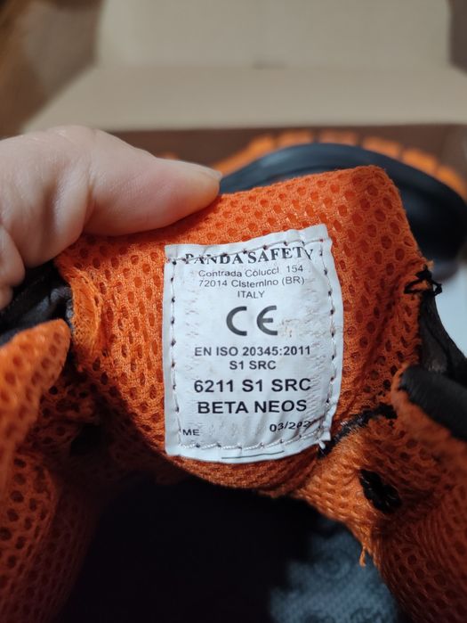 Работни обувки с метално бомбе