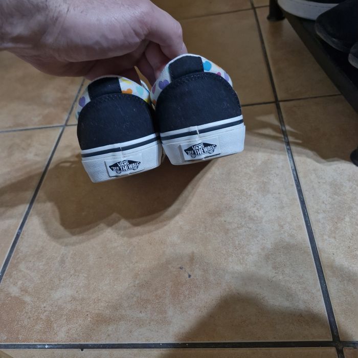 Tenisi Vans puratati o data