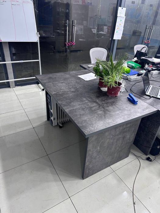 Ofis mebellari stollar va stullar