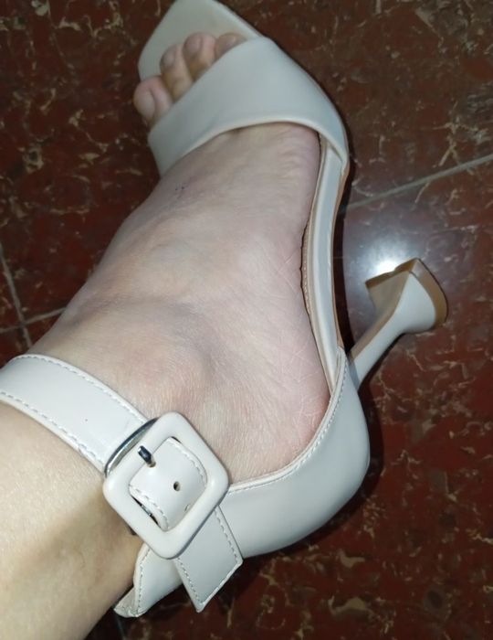 Продам женские босоножки