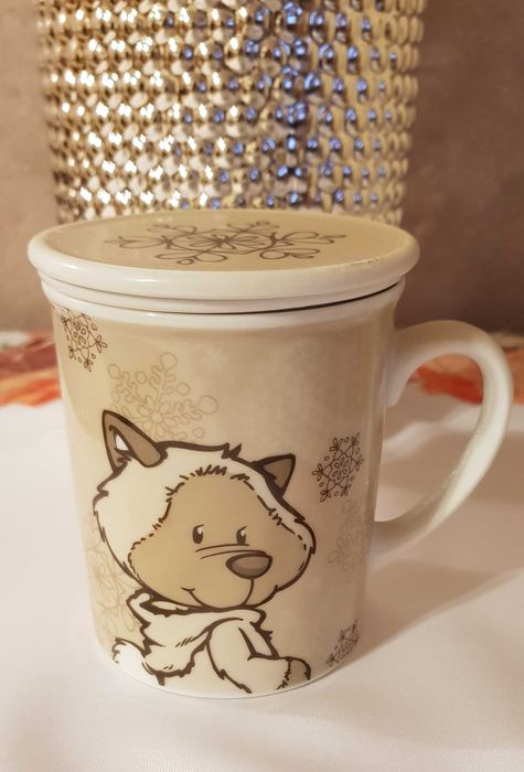 Cană cu capac și infuzor din porțelan