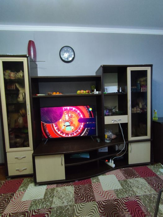 Компактная не большая стенка для зала.