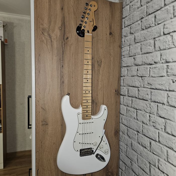Fender Player Stratocaster Polar White