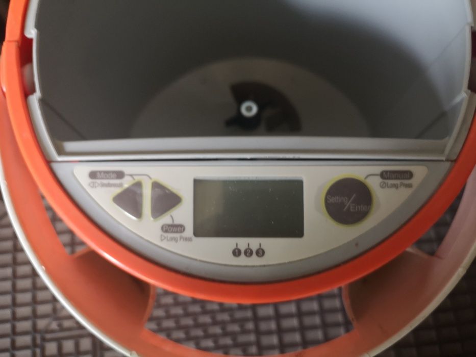 Dozator mancare pisici