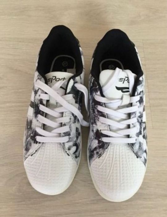 Vând adidași super comozi(37).