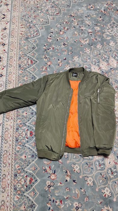 Куртка бомбер ..