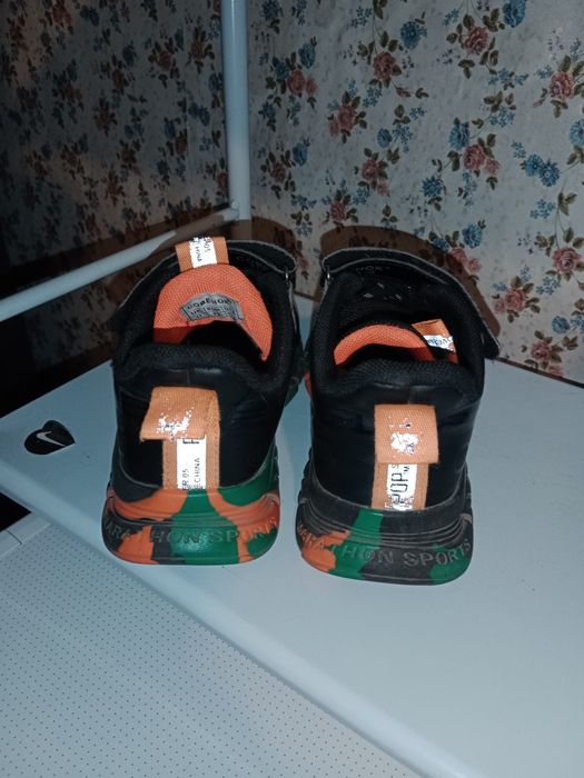 Продам кроссовки 32р