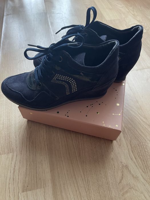 Обувки с вградена платформа Geox