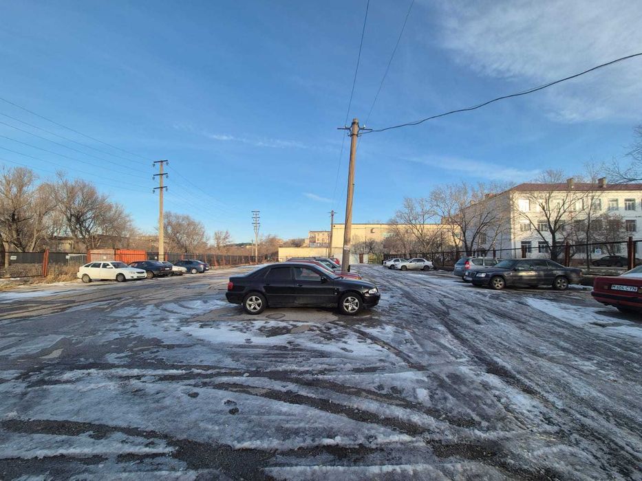 Продам стоянку на 4 мкр