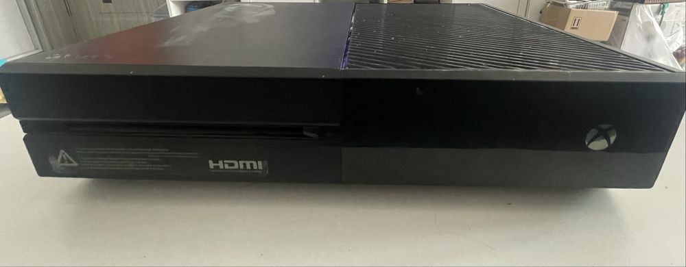 Xbox one + 2 manete