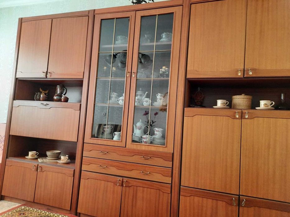 Тумба под телевизор, стенка, стулья