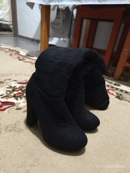 Зимние замшевые сапоги