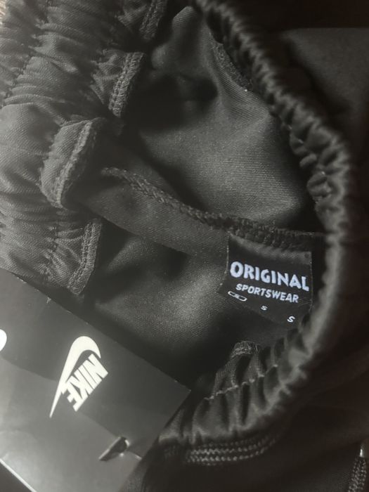 Долните на Nike.